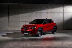 Η ηλεκτρική Alfa Romeo Junior με τιμή από 28.900 ευρώ