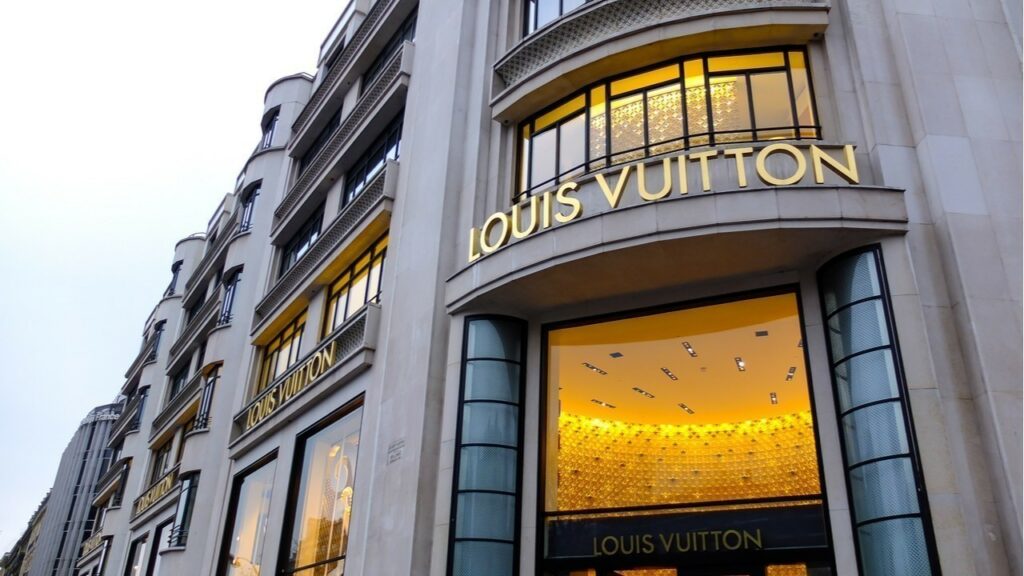newmoney Logo search icon ΑΓΟΡΕΣ LVMH: Πτώση 5,3% στη μετοχή – Απογοήτευσαν οι πωλήσεις δεύτερου τριμήνου