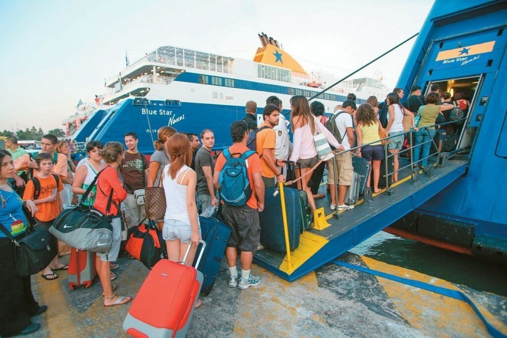 Ταλαιπωρία για 923 επιβάτες - Απαγορεύτηκε ο απόπλους του πλοίου Διαγόρας μετά την επακούμβηση στο λιμάνι της Καβάλας