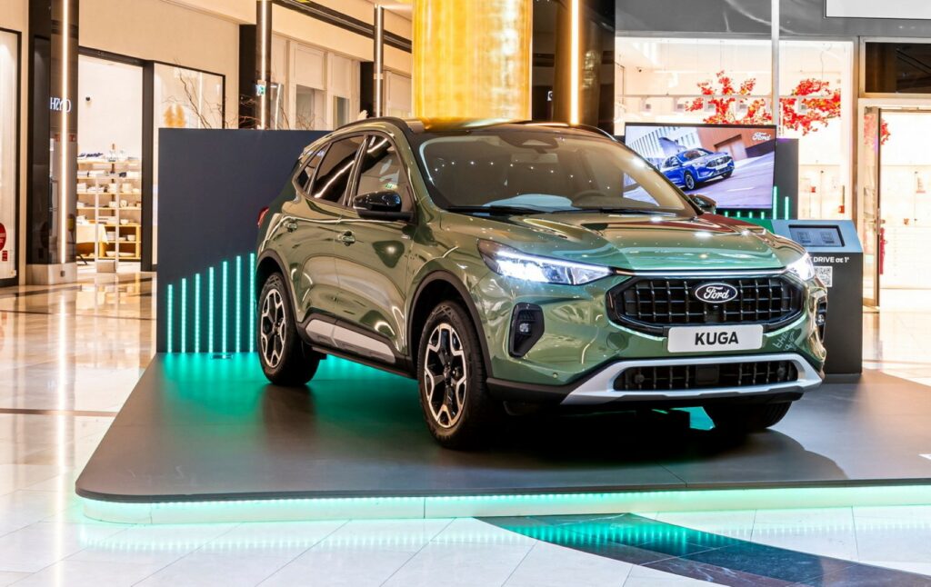Το νέο Ford Kuga PHEV των 243 ίππων θα βρίσκεται στο Golden Hall