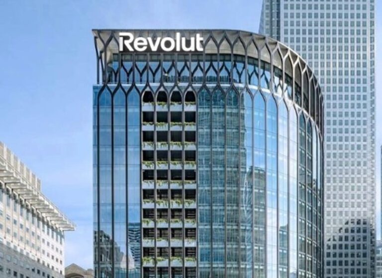 Revolut: Έλαβε τραπεζική άδεια με περιορισμούς στο Ηνωμένο Βασίλειο μετά από τρία χρόνια – Τι σηματοδοτεί