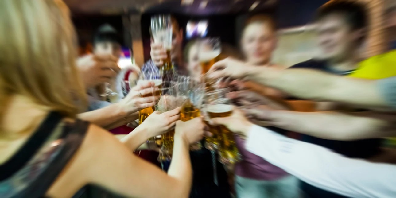 Γερά ποτήρια οι Ευρωπαίοι - Καταναλώνουμε 9,2 λίτρα αλκοόλ κάθε χρόνο, σύμφωνα με τον ΠΟΥ