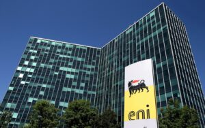 Eni: Στα €1,52 δισ. τα κέρδη β΄ τριμήνου – Αναθεωρεί προς τα πάνω τις προβλέψεις