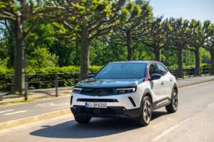 Opel: Η γκάμα των υβριδικών της μοντέλων αναβαθμίζεται