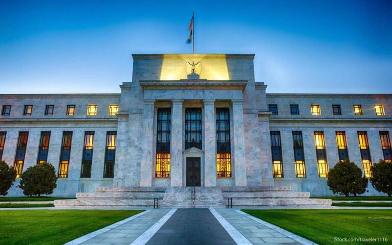 Καμία έκπληξη από τη Fed – Αμετάβλητα τα επιτόκια – Θετικό σήμα για τον Σεπτέμβριο
