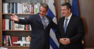 Η συνάντηση Μητσοτάκη και Τζιτζικώστα στο Μαξίμου μετά την ανακοίνωση για τον νέο επίτροπο - Δείτε φωτογραφίες