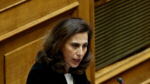 Κεφαλίδου για Κασσελάκη: Ακόμη και ο πιο αδαής δεν θα περάσει την πισίνα για υδατοδεξαμενή