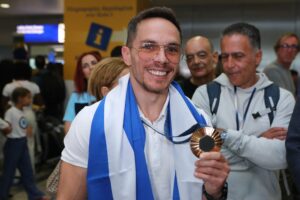 Λευτέρης Πετρούνιας: Επέστρεψε με το χάκινο μετάλλιο κι έμαθε ότι το Σπίτι της Γυμναστικής θα έχει το όνομα του!
