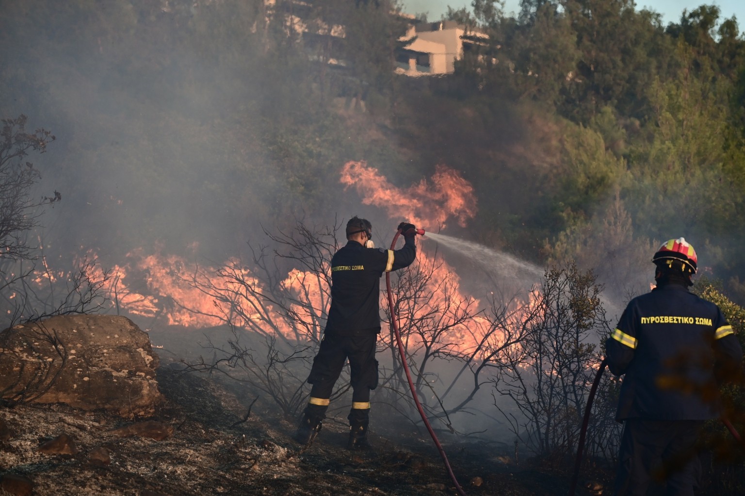 Οδηγίες από τον Ιατρικό Σύλλογο Αθηνών για τα μέτρα προστασίας στις περιοχές που πλήττονται από τη φωτιά