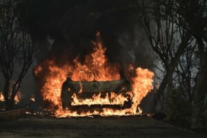 Φωτιά στην Αττική: Κάηκαν τουλάχιστον 100.000 στρέμματα, δεκάδες σπίτια και επιχειρήσεις