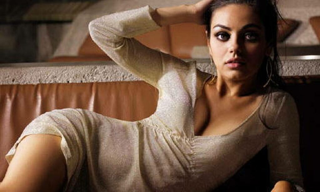 240815121632_mila_kunis_l152