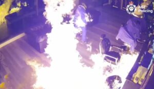 Αυστραλία: Εμπρηστής για κλάματα - Πήγε να κάψει κουρείο και έβαλε φωτιά στον εαυτό του