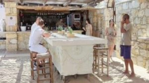Άφωνοι οι αρχαιολόγοι: Beach bar στη Βουλγαρία χρησιμοποιούσε ως τραπέζι ιστορική ρωμαϊκή σαρκοφάγο