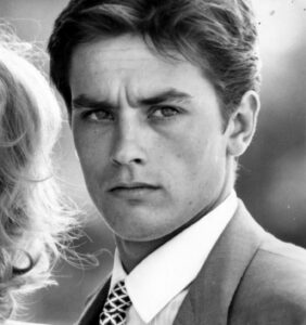 Μακρόν για Ντελόν: «Εκανε τον κόσμο να ονειρεύεται»