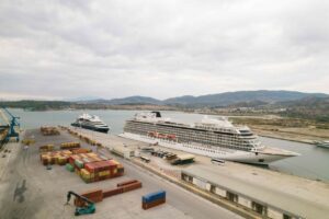 Οργανισμός Λιμένος Βόλου: «Ουδόλως ευθύνεται για τον θάνατο εκατοντάδων χιλιάδων ψαριών της λίμνης Κάρλας» ου Telegram με τα 100 βιολογικά παιδιά • Mariah Carey: Πέθανε η μητέρα και η αδερφή της την ίδια μέρα • Οι διοικήσεις των 4 συστημικών τραπεζών μοιράζουν εκατομμύρια σε μισθούς και μπόνους
