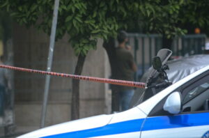 Κερατσίνι: Επιβάτες μοτοσικλέτας πέταξαν τσάντα με χειροβομβίδες – Κλειστοί δρόμοι στην περιοχή