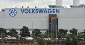 Volkswagen: Στο τραπέζι (για πρώτη φορά στην ιστορία της) το ενδεχόμενο «λουκέτου» στη Γερμανία