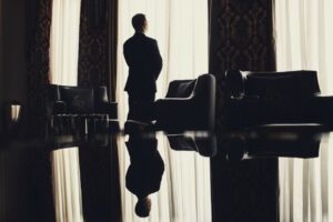 Κουίζ: Ποιος προβεβλημένος επιχειρηματικός παράγων που συνδέεται με το Δημόσιο και έχει προνομιακή σχέση με την κεντρική εξουσία, διαθέτει τη μεγαλύτερη πρόσβαση σε Μηχανισμούς, Ελεγκτικές και Ανεξάρτητες Αρχές;