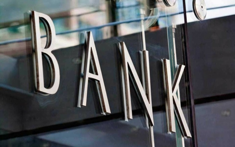Η κυβέρνηση διαψεύδει έκτακτο φόρο στις τράπεζες