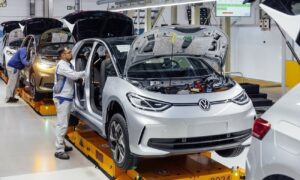 Volkswagen: Πρόθυμο για συμβιβασμούς αλλά και απεργίες το συνδικάτο εργαζομένων