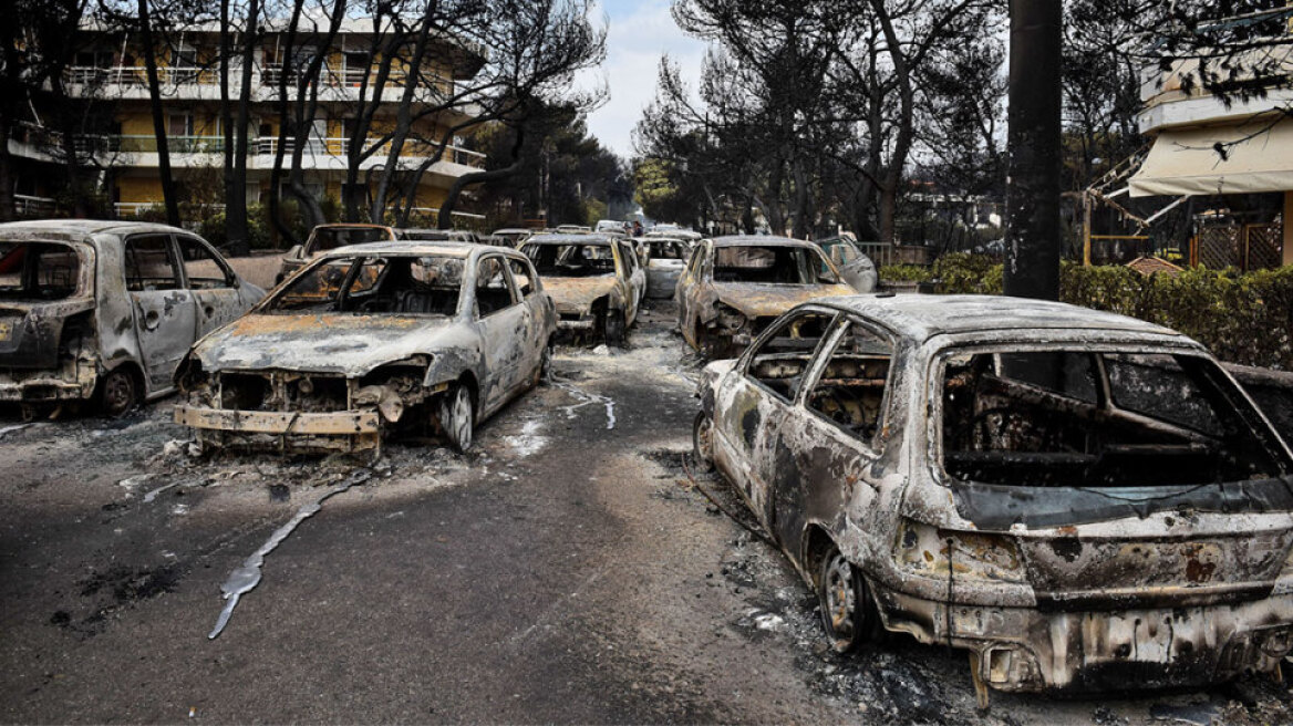 Δίκη για το Μάτι: Συγκλονίζει γυναίκα που έχασε κόρη κι εγγονό -«Ήμασταν ανυπεράσπιστοι, μας άφησαν να καούμε»