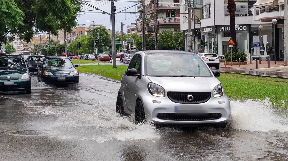 Έκτακτο δελτίο καιρού από την ΕΜΥ - Η κακοκαιρία «Atena» φέρνει βροχές, κεραυνούς και χαλάζι από τα δυτικά