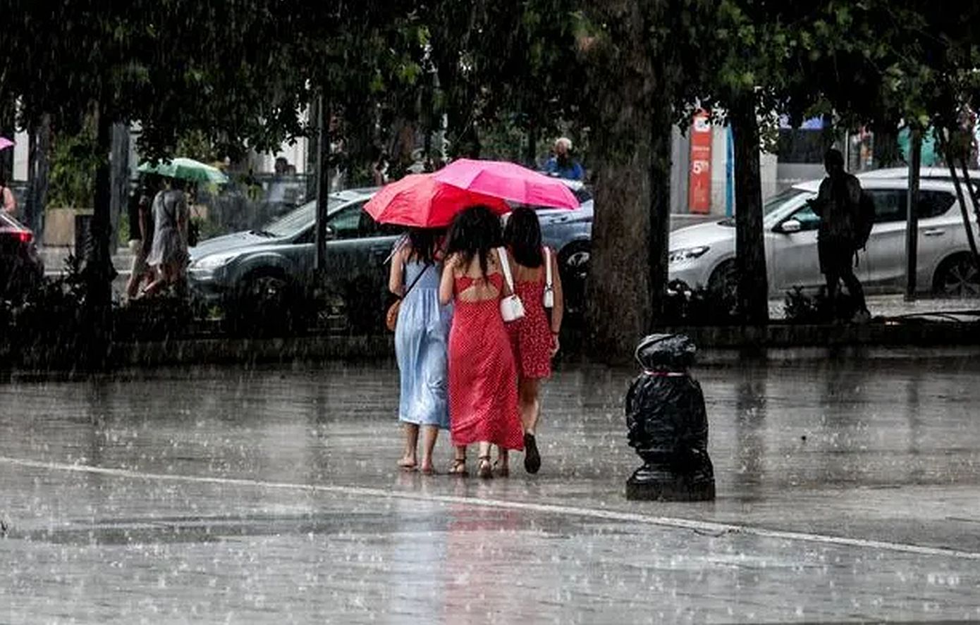 Έρχεται η κακοκαιρία «ATENA» που θα φέρει επιδείνωση του καιρού στη χώρα μας από τη Δευτέρα έως την Τετάρτη σύμφωνα με τον Θοδωρή κολυδά