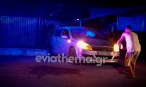 Tροχαίο στη Χαλκίδα - Aυτοκίνητo «καρφώθηκε» σε μάντρα, σοβαρά τραυματισμένος ο οδηγός