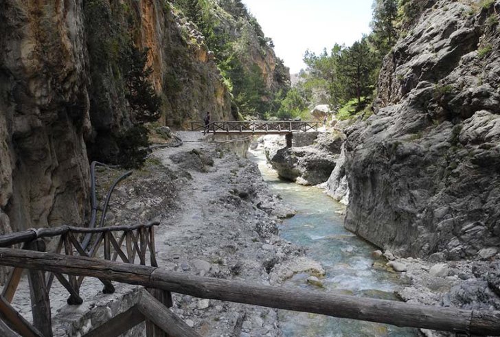 Τραγωδία στο φαράγγι της Σαμαριάς -Νεκρή μια 35χρονη