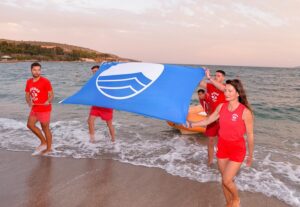 Γαλάζιες Σημαίες: Αφαίρεση του βραβείου από έξι ελληνικές ακτές