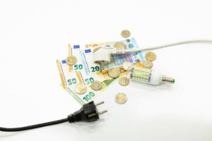 Ρεύμα: Γιατί παρά την πτώση του αερίου, οι τιμές στην Ελλάδα δεν μειώνονται