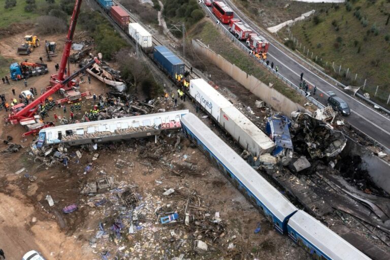 Αντιδράσεις για τη συναυλία μνήμης των θυμάτων στα Τέμπη - Απειλούν με εξώδικα οι συγγενείς