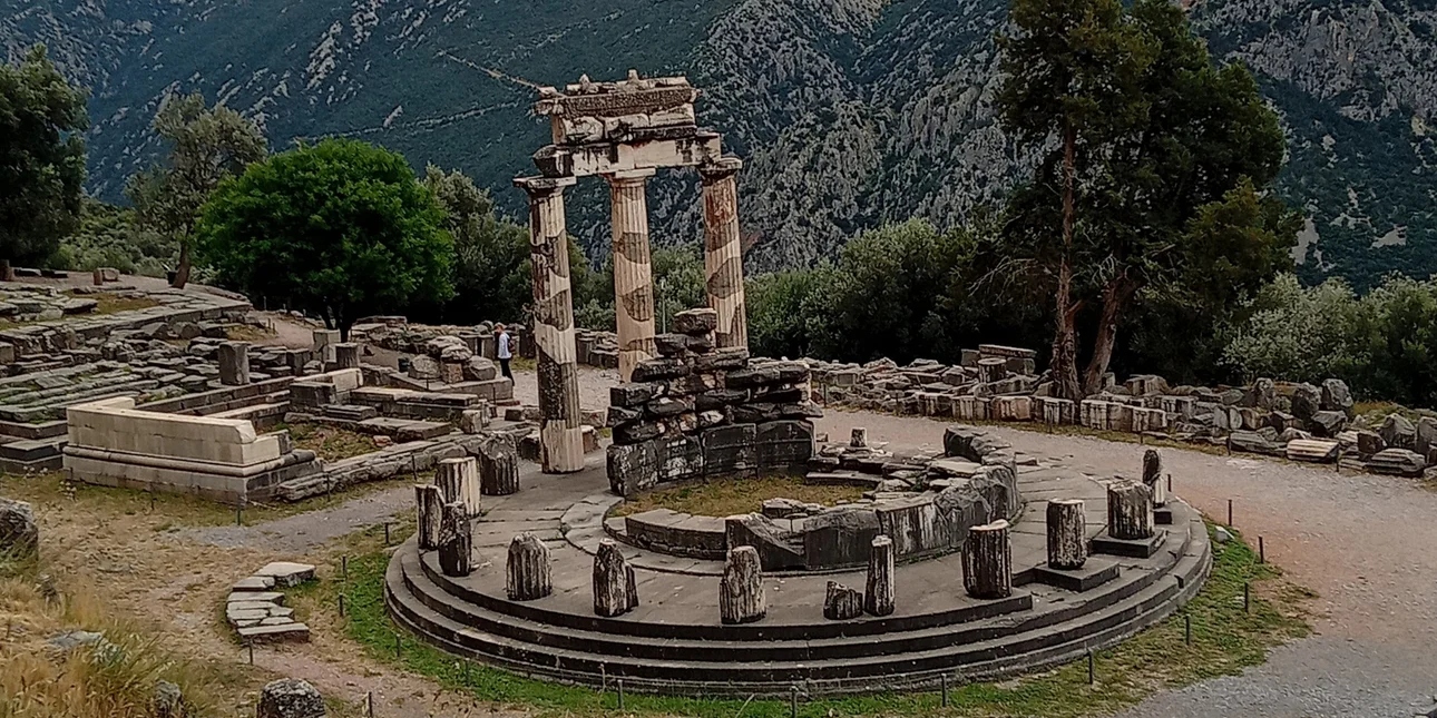 Βελτίωση της προσβασιμότητας στους Δελφούς -Εργα και αντιπλημμυρική θωράκιση του αρχαιολογικού χώρου