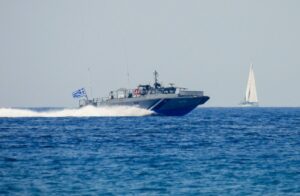 Πύλος: Διάσωση 81 παράνομων μεταναστών που έστειλαν SOS ενώ ήταν σε διεθνή ύδατα