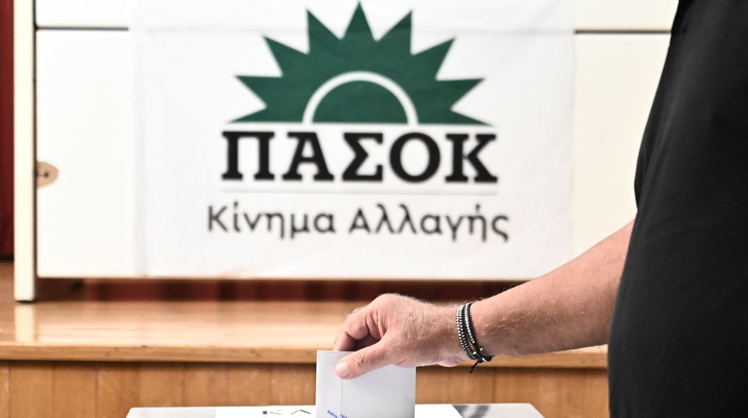 Ποιος πρώην υπουργός του ΠΑΣΟΚ ψήφισε τελευταία στιγμή στο Λονδίνο