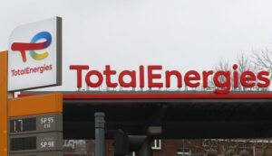 TotalEnergies: Σχεδιάζει διακοπή λειτουργίας στο μεγαλύτερο ευρωπαϊκό διυλιστήριο το 2025