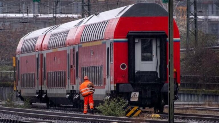 Ένας νεκρός και αρκετοί τραυματίες από εκτροχιασμό τρένου στη Νορβηγία