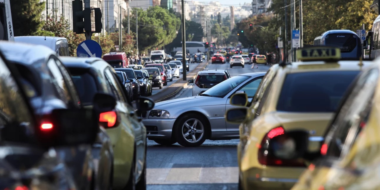 Τέλη κυκλοφορίας 2025: Παρατάσεις τέλος από φέτος -Κλιμακωτά τα πρόστιμα ανάλογα με την καθυστέρηση