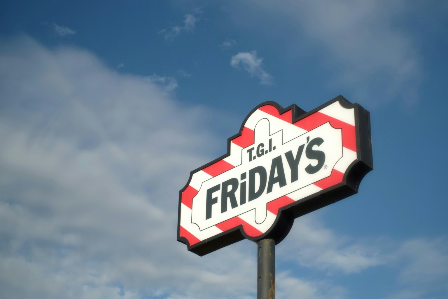 TGI Fridays: Σε τροχιά ανάπτυξης και νέων επενδύσεων στην Ελλάδα εν μέσω εξελίξεων στις ΗΠΑ