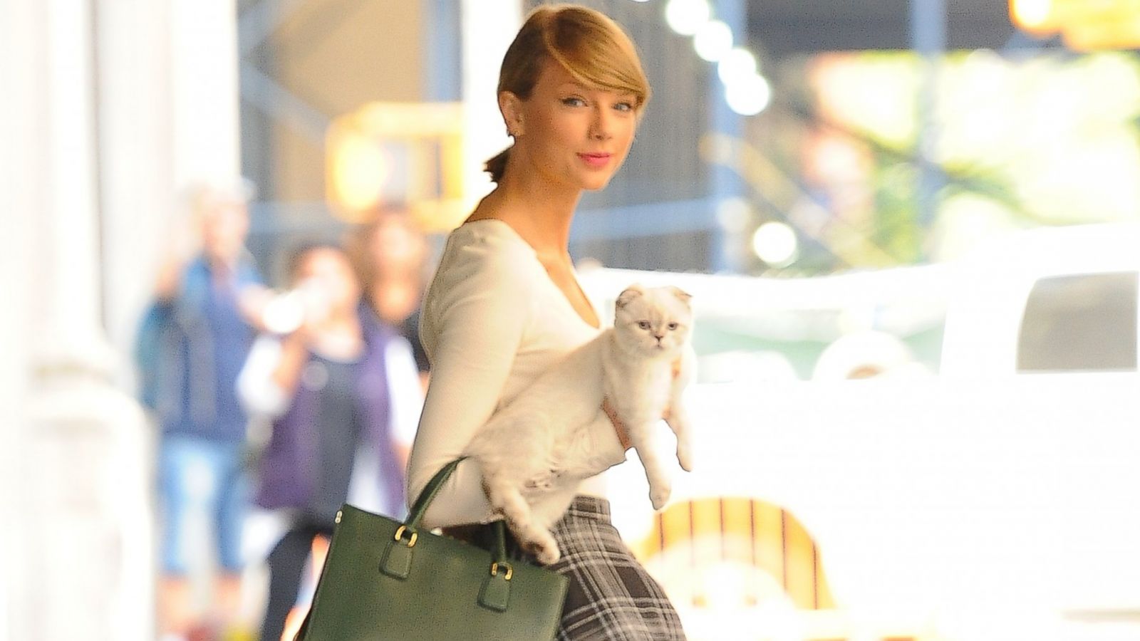 241120074936_GTY_taylor_swift_kab_140925_16x9_1600