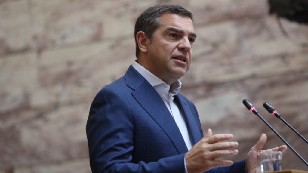 Ψήφισε ο Αλ. Τσίπρας: Δεν προχώρησε σε δηλώσεις - Τι δώρο δέχτηκε