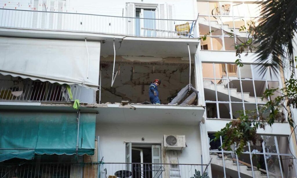 Μητσοτάκης: Δωρεά από τη ΓΕΚ Τέρνα για την αποκατάσταση της πολυκατοικίας στους Αμπελόκηπους