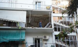 Μητσοτάκης: Δωρεά από τη ΓΕΚ Τέρνα για την αποκατάσταση της πολυκατοικίας στους Αμπελόκηπους