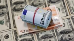 Η εκλογή Τραμπ φέρνει ξανά στον ορίζοντα το 1 προς 1 του ευρώ με το δολάριο