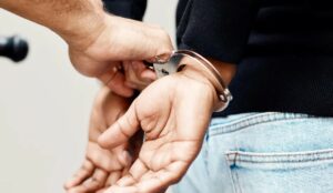 Εξαρθρώθηκε συμμορία ανηλίκων που έκλεβαν πεζούς και οδηγούς στις Αχαρνές