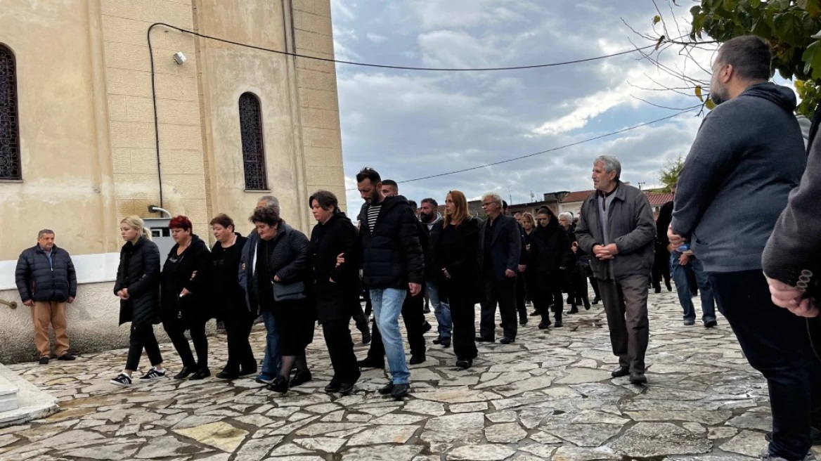 Αγρίνιο: Θρήνος στην κηδεία της Δώρας - Στον εισαγγελέα οδηγείται ο 30χρονος