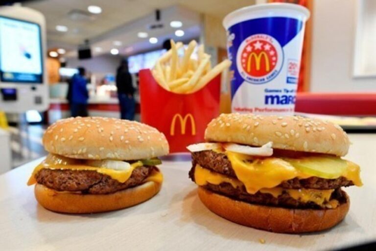 McDonald’s: Αυξάνονται τα θύματα του burger – Τουλάχιστον 104 κρούσματα δηλητηρίασης με E.coli