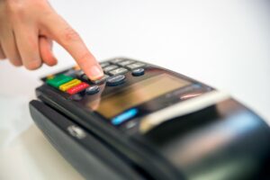 «Τέλος εποχής» για πάνω από 600 συναλλαγές από 1η Δεκεμβρίου POS