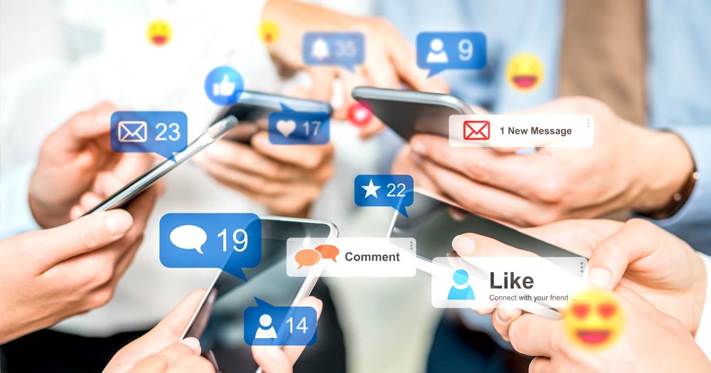 Ανήλικοι και social media: Αύριο η παρουσίαση του σχεδίου για την προστασία τους - Περνούν μέχρι και 9 ώρες σε μια οθόνη
