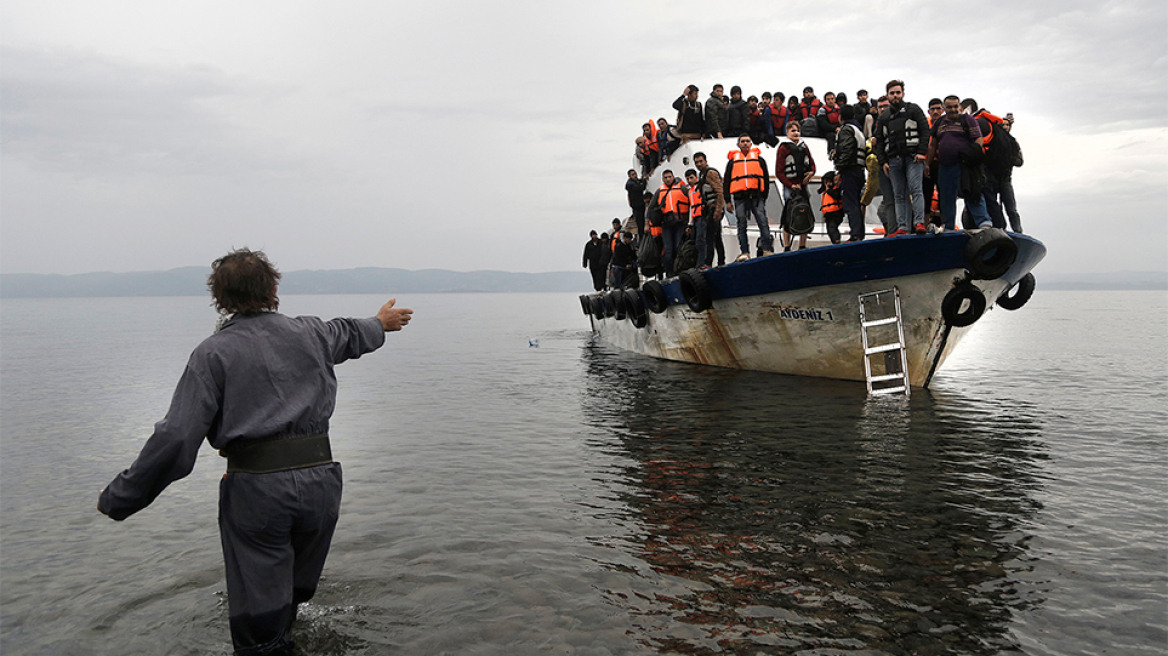 Μεταναστευτικό: Η Κομισιόν προτείνει νέους κανονισμούς για τις απελάσεις - Πιέζει η Ακροδεξιά